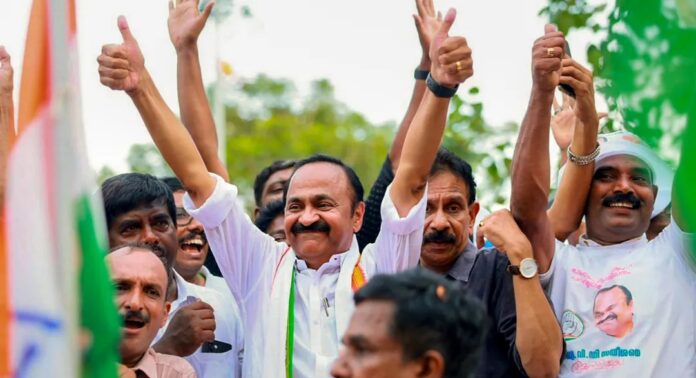 മതേതര നിലപാട് സ്വീകരിച്ചതിനുള്ള കേരളജനതയുടെ അംഗീകാരമാണ് ഈ വിജയമെന്ന് വി.ഡി സതീശൻ മതേതര നിലപാട് സ്വീകരിച്ചതിനുള്ള കേരളജനതയുടെ അംഗീകാരമാണ് ഈ വിജയമെന്ന് വി.ഡി സതീശൻ