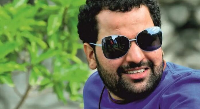 എം.വി ഗോവിന്ദനും പിണറായി വിജയനുമെതിരെ പരോക്ഷ വിമർശനവുമായി ബിനീഷ് കോടിയേരി എം.വി ഗോവിന്ദനും പിണറായി വിജയനുമെതിരെ പരോക്ഷ വിമർശനവുമായി ബിനീഷ് കോടിയേരി