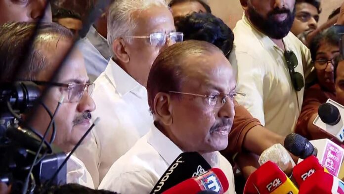നിരീക്ഷകരുമായുള്ള ചർച്ചയിൽ വി ഡി സതീശനെ പിന്തുണച്ച് ലീഗ് അടക്കം ഘടകകക്ഷികൾ നിരീക്ഷകരുമായുള്ള ചർച്ചയിൽ വി ഡി സതീശനെ പിന്തുണച്ച് ലീഗ് അടക്കം ഘടകകക്ഷികൾ