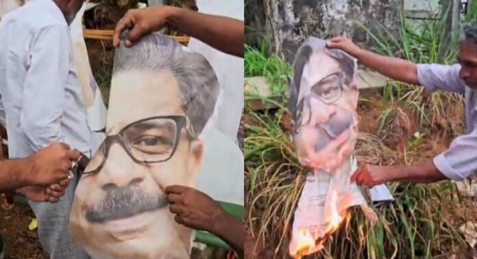 മൂവാറ്റുപുഴയില് മാത്യു കുഴല്നാടന്റെ ചിത്രം വെട്ടിമാറ്റി ; ഫ്ളക്സ് കത്തിച്ചും മുസ്ലീം ലീഗിന്റെ പ്രതിഷേധം മൂവാറ്റുപുഴയില് മാത്യു കുഴല്നാടന്റെ ചിത്രം വെട്ടിമാറ്റി ; ഫ്ളക്സ് കത്തിച്ചും മുസ്ലീം ലീഗിന്റെ പ്രതിഷേധം