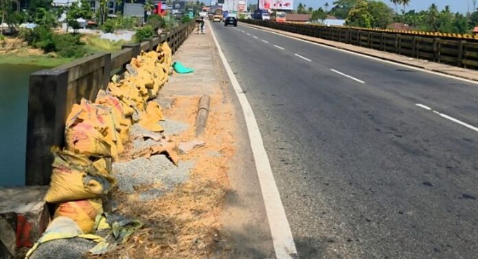 ചാലക്കുടി പാലം ശനിയാഴ്ച മുതല് 20 ദിവസത്തേക്ക് അടച്ചിടും ചാലക്കുടി പാലം ശനിയാഴ്ച മുതല് 20 ദിവസത്തേക്ക് അടച്ചിടും