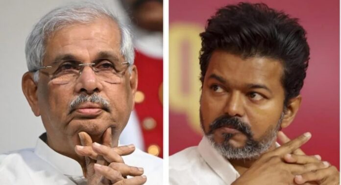 ഗവർണർ കൂടിക്കാഴ്ചക്ക് സമയം നൽകാത്തതിനെ തുടർന്ന് ലോക്ഭവനിലേക്കുള്ള വഴിമധ്യേ വിജയ് മടങ്ങി ഗവർണർ കൂടിക്കാഴ്ചക്ക് സമയം നൽകാത്തതിനെ തുടർന്ന് ലോക്ഭവനിലേക്കുള്ള വഴിമധ്യേ വിജയ് മടങ്ങി