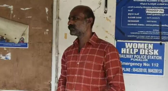 കൊല്ലത്ത് ട്രെയിൻ യാത്രയ്ക്കിടെ ആറ് വയസുകാരിയെ പീഡിപ്പിച്ച പ്രതി പിടിയിൽ കൊല്ലത്ത് ട്രെയിൻ യാത്രയ്ക്കിടെ ആറ് വയസുകാരിയെ പീഡിപ്പിച്ച പ്രതി പിടിയിൽ