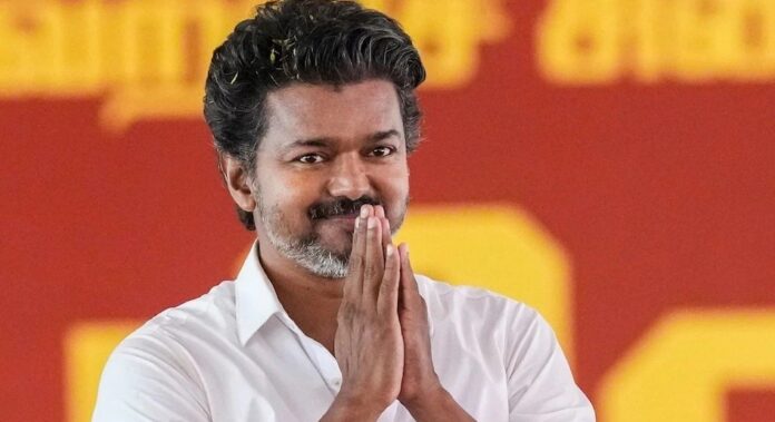 ഗവർണറെ കണ്ട് വിജയ് ; ജനനായകന്റെ സത്യപ്രതിജ്ഞ നാളെ 10 മണിക്ക് ഗവർണറെ കണ്ട് വിജയ് ; ജനനായകന്റെ സത്യപ്രതിജ്ഞ നാളെ 10 മണിക്ക്