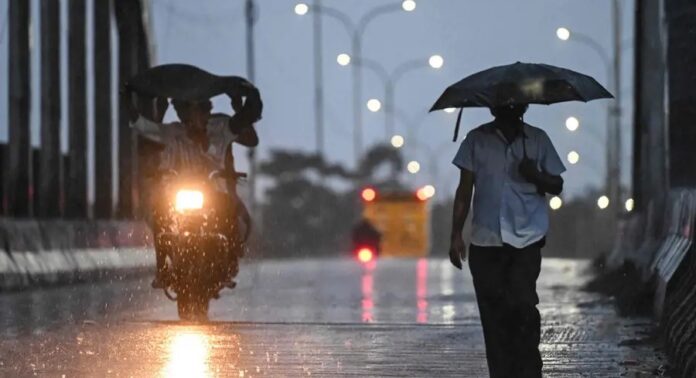 ബംഗാള് ഉള്ക്കടലില് ന്യൂനമര്ദ്ദ സാധ്യത : കേരളത്തില് അഞ്ചു ദിവസം കനത്ത മഴ ബംഗാള് ഉള്ക്കടലില് ന്യൂനമര്ദ്ദ സാധ്യത : കേരളത്തില് അഞ്ചു ദിവസം കനത്ത മഴ