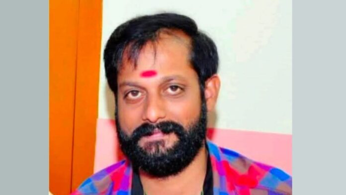 കൊല്ലത്ത് അമ്പതുകാരനെ കടയ്ക്കു പിന്നിലായി മരിച്ച നിലയിൽ കണ്ടെത്തി കൊല്ലത്ത് അമ്പതുകാരനെ കടയ്ക്കു പിന്നിലായി മരിച്ച നിലയിൽ കണ്ടെത്തി