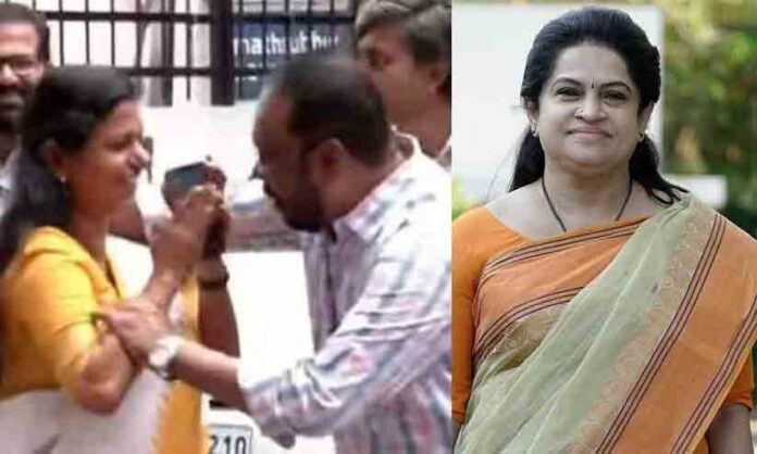 ആലിംഗന വിവാദത്തിൽ ചെറിയാൻ ഫിലിപ്പിനെ പിന്തുണച്ച് പത്മജ വേണുഗോപാൽ ആലിംഗന വിവാദത്തിൽ ചെറിയാൻ ഫിലിപ്പിനെ പിന്തുണച്ച് പത്മജ വേണുഗോപാൽ