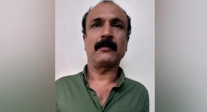 ബസിൽ പ്രായപൂർത്തിയാകാത്ത ആൺകുട്ടിക്ക് നേരെ ലൈംഗികാതിക്രമം ; കണ്ടക്ടർ അറസ്റ്റിൽ ബസിൽ പ്രായപൂർത്തിയാകാത്ത ആൺകുട്ടിക്ക് നേരെ ലൈംഗികാതിക്രമം ; കണ്ടക്ടർ അറസ്റ്റിൽ