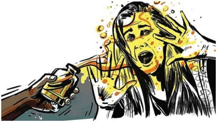 തലശേരിയിൽ യുവതിയുടെമേൽ ആസിഡൊഴിച്ചു ; 67കാരന് 20 വർഷം കഠിനതടവും 75,000 രൂപ പിഴയും തലശേരിയിൽ യുവതിയുടെമേൽ ആസിഡൊഴിച്ചു ; 67കാരന് 20 വർഷം കഠിനതടവും 75,000 രൂപ പിഴയും