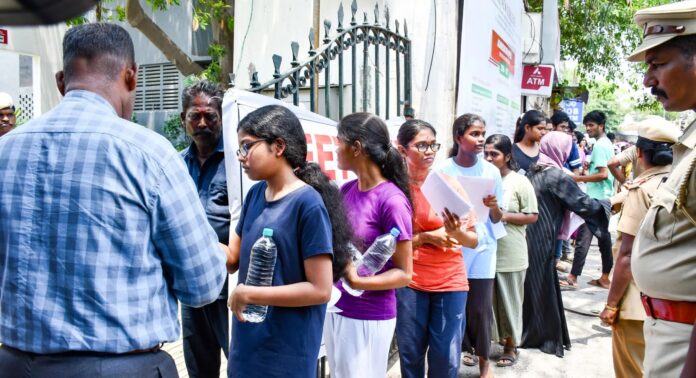 നീറ്റ് ചോദ്യപേപ്പർ ചോർച്ചയിൽ സിബിഐ അന്വേഷണം കേരളത്തിലേക്ക് നീറ്റ് ചോദ്യപേപ്പർ ചോർച്ചയിൽ സിബിഐ അന്വേഷണം കേരളത്തിലേക്ക്