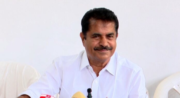 മുഴുവൻ മന്ത്രിമാരും തിങ്കളാഴ്ച സത്യപ്രതിജ്ഞ ചെയ്യുമെന്ന് അടൂർ പ്രകാശ് മുഴുവൻ മന്ത്രിമാരും തിങ്കളാഴ്ച സത്യപ്രതിജ്ഞ ചെയ്യുമെന്ന് അടൂർ പ്രകാശ്