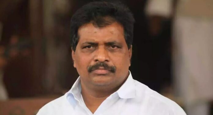 നിയമസഭ സീറ്റ് വാഗ്ദാനം ചെയ്ത് പണം തട്ടിയെന്ന ആരോപണത്തിൽ കൊടിക്കുന്നിൽ സുരേഷിൻ്റെ പരാതിയിൽ പോലീസ് കേസെടുത്തു നിയമസഭ സീറ്റ് വാഗ്ദാനം ചെയ്ത് പണം തട്ടിയെന്ന ആരോപണത്തിൽ കൊടിക്കുന്നിൽ സുരേഷിൻ്റെ പരാതിയിൽ പോലീസ് കേസെടുത്തു
