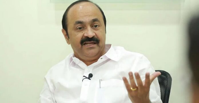 സത്യപ്രതിജ്ഞ പ്രോട്ടോക്കോളില് വിവാദം ; തമിഴ്നാട് മാതൃക വേണമെന്ന് വി.ഡി. സതീശന് സത്യപ്രതിജ്ഞ പ്രോട്ടോക്കോളില് വിവാദം ; തമിഴ്നാട് മാതൃക വേണമെന്ന് വി.ഡി. സതീശന്