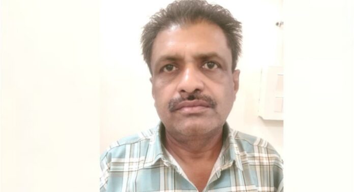 ആലപ്പുഴയിൽ 28 വർഷമായി ഒളിവിൽ കഴിഞ്ഞിരുന്ന കള്ളനോട്ട് കേസിലെ മൂന്നാം പ്രതി പിടിയിൽ ആലപ്പുഴയിൽ 28 വർഷമായി ഒളിവിൽ കഴിഞ്ഞിരുന്ന കള്ളനോട്ട് കേസിലെ മൂന്നാം പ്രതി പിടിയിൽ