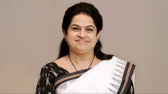രാഷ്ട്രീയത്തിന്റെ പേരിൽ തന്നെ വെറുക്കരുതെന്നും ദയവു ചെയ്ത് ചീത്ത പറയരുതെന്നും പത്മജ വേണുഗോപാൽ രാഷ്ട്രീയത്തിന്റെ പേരിൽ തന്നെ വെറുക്കരുതെന്നും ദയവു ചെയ്ത് ചീത്ത പറയരുതെന്നും പത്മജ വേണുഗോപാൽ