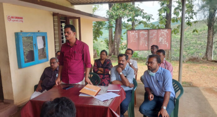 പകര്ച്ചവ്യാധി പ്രതിരോധം : ചന്ദനപ്പള്ളി പ്ലാന്റെഷനില് ബോധവല്ക്കരണ ക്ലാസ് നടത്തി പകര്ച്ചവ്യാധി പ്രതിരോധം : ചന്ദനപ്പള്ളി പ്ലാന്റെഷനില് ബോധവല്ക്കരണ ക്ലാസ് നടത്തി