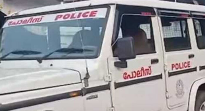 എറണാകുളം അങ്കമാലിയിൽ വൻ ലഹരിവേട്ട ; ഹെറോയിനുമായി മൂന്ന് അസാം സ്വദേശികൾ പിടിയിൽ എറണാകുളം അങ്കമാലിയിൽ വൻ ലഹരിവേട്ട ; ഹെറോയിനുമായി മൂന്ന് അസാം സ്വദേശികൾ പിടിയിൽ