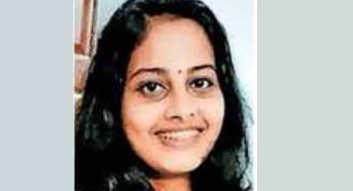 സ്കൂട്ടർ ലോറിയുമായി ഇടിച്ചുളള അപകടത്തിൽ ഗുരുതരമായി പരിക്കേറ്റ് രണ്ടര വർഷമായി ചികിത്സയിൽ കഴിഞ്ഞിരുന്ന യുവതി മരിച്ചു സ്കൂട്ടർ ലോറിയുമായി ഇടിച്ചുളള അപകടത്തിൽ ഗുരുതരമായി പരിക്കേറ്റ് രണ്ടര വർഷമായി ചികിത്സയിൽ കഴിഞ്ഞിരുന്ന യുവതി മരിച്ചു