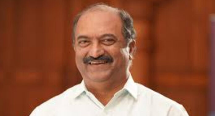 കൊട്ടാരക്കരയിൽ കെ എൻ ബാലഗോപാൽ മുന്നിൽ ; ആദ്യ റൗണ്ട് പൂർത്തിയായി കൊട്ടാരക്കരയിൽ കെ എൻ ബാലഗോപാൽ മുന്നിൽ ; ആദ്യ റൗണ്ട് പൂർത്തിയായി