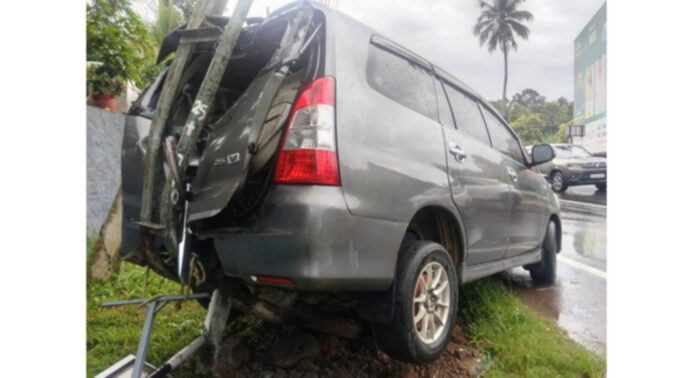 കോന്നിയില് വീണ്ടും അപകടം : മഴക്കാലമായതോടെ പുനലൂര് – മൂവാറ്റുപുഴ സംസ്ഥാന പാതയില് അപകടങ്ങള് പെരുകുന്നു കോന്നിയില് വീണ്ടും അപകടം : മഴക്കാലമായതോടെ പുനലൂര് – മൂവാറ്റുപുഴ സംസ്ഥാന പാതയില് അപകടങ്ങള് പെരുകുന്നു