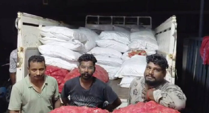 കോട്ടയത്ത് 60 ചാക്ക് നിരോധിത പുകയില ഉൽപ്പന്നങ്ങൾ പിടികൂടി കോട്ടയത്ത് 60 ചാക്ക് നിരോധിത പുകയില ഉൽപ്പന്നങ്ങൾ പിടികൂടി