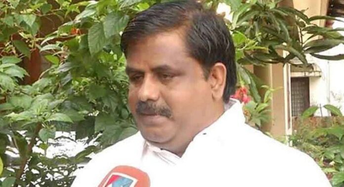 കോൺഗ്രസിലെ മുഖ്യമന്ത്രിക്കസേരപ്പോരിനെ വിമർശിച്ച് കോഴിക്കോട് ഡിസിസി അധ്യക്ഷൻ കോൺഗ്രസിലെ മുഖ്യമന്ത്രിക്കസേരപ്പോരിനെ വിമർശിച്ച് കോഴിക്കോട് ഡിസിസി അധ്യക്ഷൻ