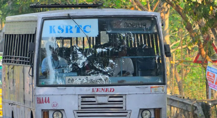 കെഎസ്ആർടിസിയിലെ സൗജന്യ സ്ത്രീയാത്ര : പൊതുഗതാഗത സംവിധാനം തകരുമെന്ന് സ്വകാര്യ ബസ് ഉടമകൾ കെഎസ്ആർടിസിയിലെ സൗജന്യ സ്ത്രീയാത്ര : പൊതുഗതാഗത സംവിധാനം തകരുമെന്ന് സ്വകാര്യ ബസ് ഉടമകൾ