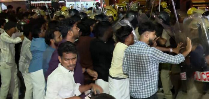 തലസ്ഥാനനഗരിയിൽ സംഘർഷം : പരസ്പരം ഏറ്റുമുട്ടി എസ്എഫ്ഐ-കെഎസ്യു പ്രവര്ത്തകര് തലസ്ഥാനനഗരിയിൽ സംഘർഷം : പരസ്പരം ഏറ്റുമുട്ടി എസ്എഫ്ഐ-കെഎസ്യു പ്രവര്ത്തകര്