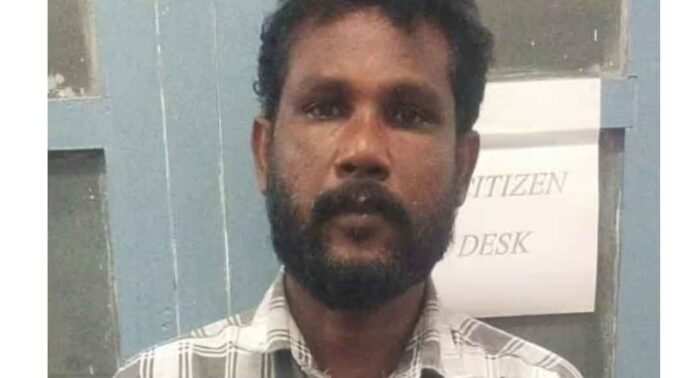 ലോട്ടറി ടിക്കറ്റിന്റെ അഞ്ചാമത്തെ അക്കം ചുരണ്ടി മാറ്റി തട്ടിപ്പ് ; പ്രതി പിടിയിൽ ലോട്ടറി ടിക്കറ്റിന്റെ അഞ്ചാമത്തെ അക്കം ചുരണ്ടി മാറ്റി തട്ടിപ്പ് ; പ്രതി പിടിയിൽ