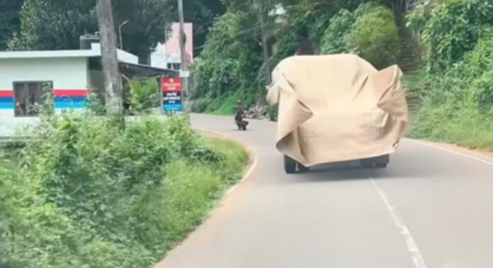 ചിറ്റാറില് അപകടകരമായ രീതിയില് ടാര്പ്പ കെട്ടി ലോറിയുടെ യാത്ര ; നടപടി സ്വീകരിക്കാതെ പോലീസും മോട്ടോര് വാഹന വകുപ്പും ചിറ്റാറില് അപകടകരമായ രീതിയില് ടാര്പ്പ കെട്ടി ലോറിയുടെ യാത്ര ; നടപടി സ്വീകരിക്കാതെ പോലീസും മോട്ടോര് വാഹന വകുപ്പും