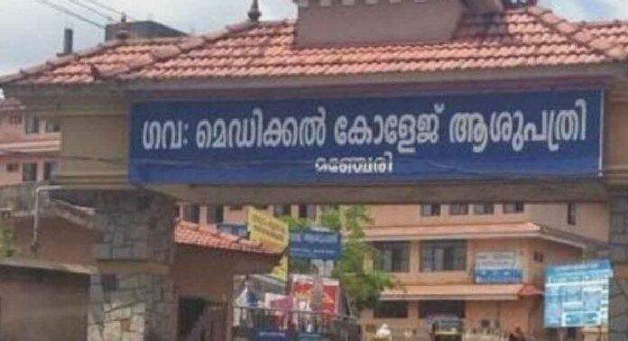 മഞ്ചേരി മെഡിക്കല് കോളേജിലെ ചികിത്സാപിഴവ് ; കുടുംബത്തിൻ്റെ ആരോപണം തള്ളി സൂപ്രണ്ട് മഞ്ചേരി മെഡിക്കല് കോളേജിലെ ചികിത്സാപിഴവ് ; കുടുംബത്തിൻ്റെ ആരോപണം തള്ളി സൂപ്രണ്ട്