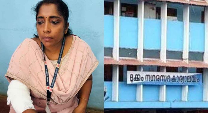 വിധവ പെന്ഷന് അപേക്ഷയുമായി എത്തിയ സ്ത്രീ നഗരസഭയിലെ ഉദ്യോഗസ്ഥയെ കടിച്ച് പരിക്കേല്പ്പിച്ചതായി പരാതി വിധവ പെന്ഷന് അപേക്ഷയുമായി എത്തിയ സ്ത്രീ നഗരസഭയിലെ ഉദ്യോഗസ്ഥയെ കടിച്ച് പരിക്കേല്പ്പിച്ചതായി പരാതി