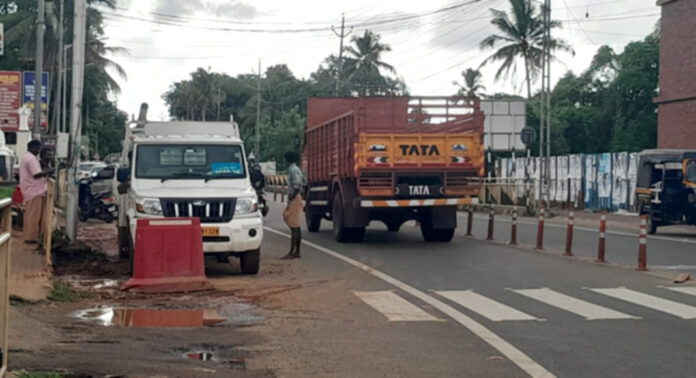 പൈപ്പ് കുഴികള് നികത്താന് വാട്ടര് അതോറിറ്റിയുടെ ആധുനിക സാങ്കേതിക വിദ്യ മൈലപ്രയില് പരീക്ഷണത്തില് പൈപ്പ് കുഴികള് നികത്താന് വാട്ടര് അതോറിറ്റിയുടെ ആധുനിക സാങ്കേതിക വിദ്യ മൈലപ്രയില് പരീക്ഷണത്തില്