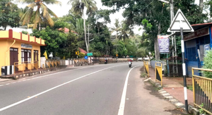 കുമ്പഴ – മൈലപ്ര റോഡില് വാഹന യാത്രക്കാര്ക്ക് ഭീഷണിയായി മരങ്ങളുടെ ഉണങ്ങിയ ചില്ലകള് കുമ്പഴ – മൈലപ്ര റോഡില് വാഹന യാത്രക്കാര്ക്ക് ഭീഷണിയായി മരങ്ങളുടെ ഉണങ്ങിയ ചില്ലകള്