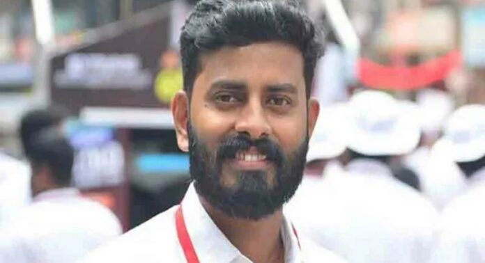 ജോലി വാഗ്ദാനം ചെയ്ത് പീഡിപ്പിച്ച പഞ്ചായത്ത് അംഗത്തെ സിപിഎം പാർട്ടിയിൽ നിന്നും സസ്പെൻഡ് ചെയ്തു ജോലി വാഗ്ദാനം ചെയ്ത് പീഡിപ്പിച്ച പഞ്ചായത്ത് അംഗത്തെ സിപിഎം പാർട്ടിയിൽ നിന്നും സസ്പെൻഡ് ചെയ്തു