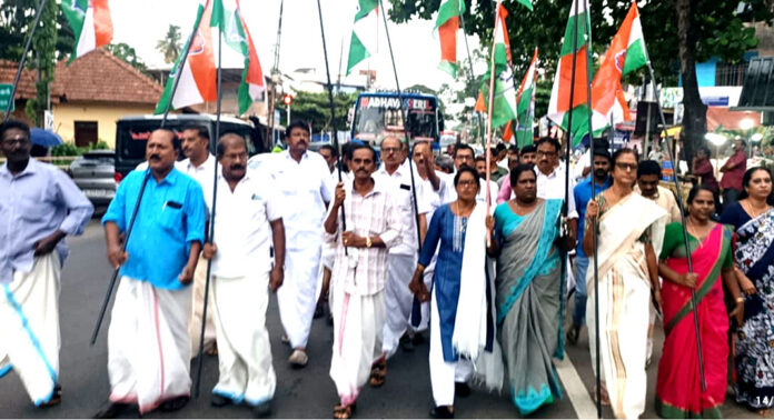 മുഖ്യമന്ത്രി വി ഡി സതീശന് അഭിവാദ്യങ്ങൾ അർപ്പിച്ചുകൊണ്ട് കോൺഗ്രസ് പന്തളം മണ്ഡലം കമ്മിറ്റി ആഹ്ലാദപ്രകടനം നടത്തി മുഖ്യമന്ത്രി വി ഡി സതീശന് അഭിവാദ്യങ്ങൾ അർപ്പിച്ചുകൊണ്ട് കോൺഗ്രസ് പന്തളം മണ്ഡലം കമ്മിറ്റി ആഹ്ലാദപ്രകടനം നടത്തി