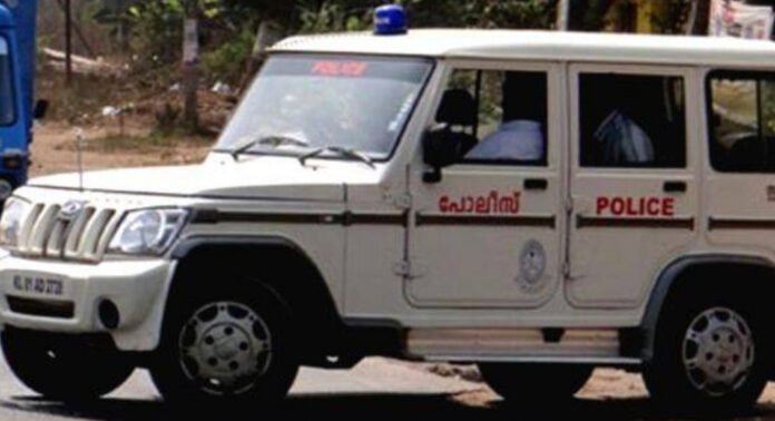 പാലക്കാട് പട്ടാപ്പകൽ വിദ്യാർത്ഥിനിയെ തള്ളിയിട്ട് മാല കവർന്നു പാലക്കാട് പട്ടാപ്പകൽ വിദ്യാർത്ഥിനിയെ തള്ളിയിട്ട് മാല കവർന്നു