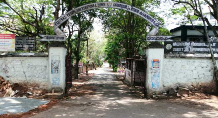 പൂജപ്പുര സെൻട്രൽ ജയിലിൽ മൊബൈൽ ഫോൺ കണ്ടെത്തി ; പോലീസ് നടപടി വൈകുന്നതായി ആക്ഷേപം പൂജപ്പുര സെൻട്രൽ ജയിലിൽ മൊബൈൽ ഫോൺ കണ്ടെത്തി ; പോലീസ് നടപടി വൈകുന്നതായി ആക്ഷേപം