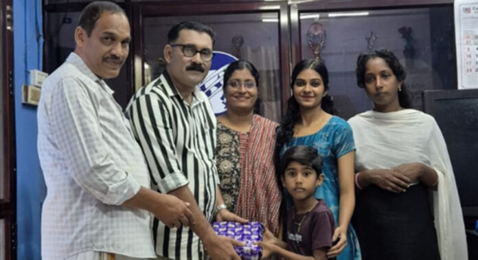 പ്രവാസി സേവാ കേന്ദ്രത്തിന്റെ ആഭിമുഖ്യത്തിൽ പഠനോപകരണങ്ങള് വിതരണം ചെയ്തു പ്രവാസി സേവാ കേന്ദ്രത്തിന്റെ ആഭിമുഖ്യത്തിൽ പഠനോപകരണങ്ങള് വിതരണം ചെയ്തു