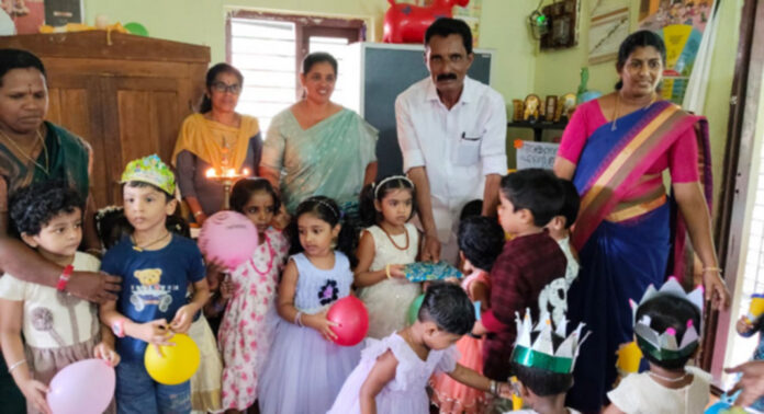 കോന്നിയില് അംഗൻവാടികളില് പ്രവേശനോത്സവം നടന്നു കോന്നിയില് അംഗൻവാടികളില് പ്രവേശനോത്സവം നടന്നു