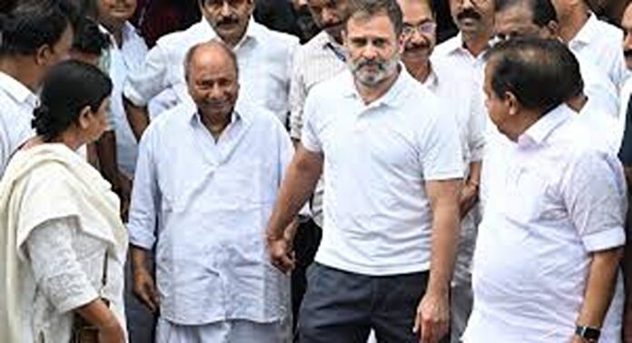 മുഖ്യമന്ത്രിയെ തെരഞ്ഞെടുക്കാൻ മുതിർന്ന നേതാവ് എ.കെ.ആന്റണിയെ വിളിച്ച് രാഹുൽ ഗാന്ധി മുഖ്യമന്ത്രിയെ തെരഞ്ഞെടുക്കാൻ മുതിർന്ന നേതാവ് എ.കെ.ആന്റണിയെ വിളിച്ച് രാഹുൽ ഗാന്ധി