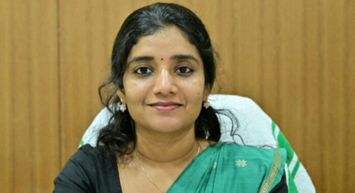 കോന്നി തണ്ണിത്തോട് സ്വദേശി എസ്.സ്വാതി കണ്ണൂര് സബ് കളക്ടര് കോന്നി തണ്ണിത്തോട് സ്വദേശി എസ്.സ്വാതി കണ്ണൂര് സബ് കളക്ടര്