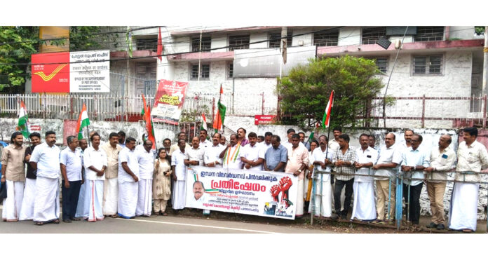 പെട്രോളിയം ഉൽപ്പനങ്ങളുടെ വിലവർദ്ധനവ് കേന്ദ്ര സർക്കാരിന്റെ തീവെട്ടി കൊള്ള : പ്രൊഫ. സതീഷ് കൊച്ചു പറമ്പിൽ പെട്രോളിയം ഉൽപ്പനങ്ങളുടെ വിലവർദ്ധനവ് കേന്ദ്ര സർക്കാരിന്റെ തീവെട്ടി കൊള്ള : പ്രൊഫ. സതീഷ് കൊച്ചു പറമ്പിൽ