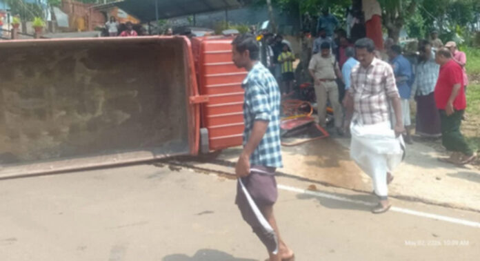 റാന്നി അരുവിക്കലില് മിനിലോറിയുടെ അടിയില്പ്പെട്ട് ഒരാള് മരിച്ചു റാന്നി അരുവിക്കലില് മിനിലോറിയുടെ അടിയില്പ്പെട്ട് ഒരാള് മരിച്ചു