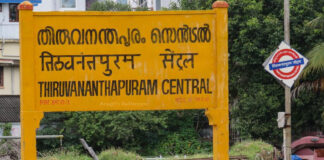 തിരുവനന്തപുരം സെൻട്രൽ റെയിൽവെ സ്റ്റേഷനിൽ ഒന്നാം നമ്പർ പ്ലാറ്റ് ഫോമിൽ പൈലിങ് നടത്തുന്ന യന്ത്രം റെയിൽവേ ട്രാക്കിലേക്ക് ചെരിഞ്ഞു