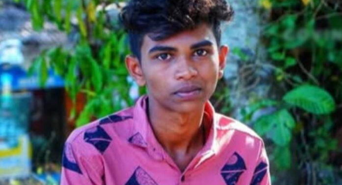 നിയന്ത്രണം വിട്ട ബൈക്ക് പാലത്തിന്റെ കൈവരിയിൽ ഇടിച്ച് തോട്ടിലേക്ക് മറിഞ്ഞ് യുവാവിന് ദാരുണാന്ത്യം നിയന്ത്രണം വിട്ട ബൈക്ക് പാലത്തിന്റെ കൈവരിയിൽ ഇടിച്ച് തോട്ടിലേക്ക് മറിഞ്ഞ് യുവാവിന് ദാരുണാന്ത്യം