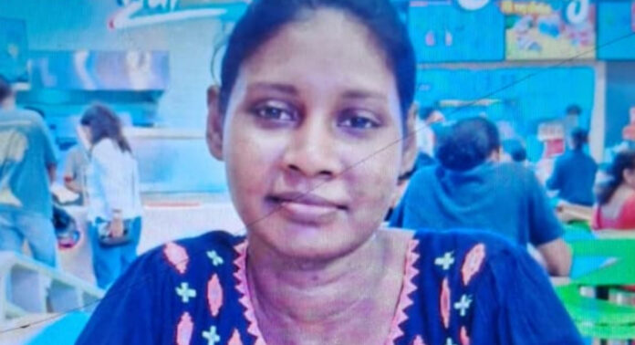 തിരുവനന്തപുരത്ത് യുവതിയെ വീടിനുള്ളിൽ തൂങ്ങിമരിച്ച നിലയിൽ കണ്ടെത്തി തിരുവനന്തപുരത്ത് യുവതിയെ വീടിനുള്ളിൽ തൂങ്ങിമരിച്ച നിലയിൽ കണ്ടെത്തി