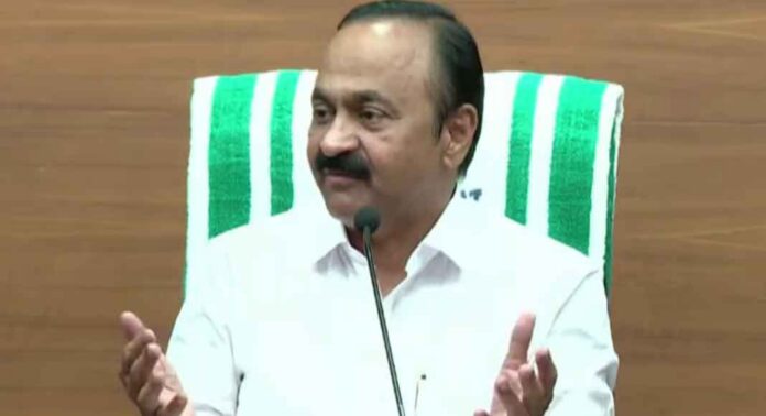 മുഖ്യമന്ത്രിയെ അപമാനിച്ച് ഫേസ്ബുക്കില് പോസ്റ്റിട്ടതിന്റെ പേരിൽ സസ്പെൻഷനിലായ സ്കൂള് പ്രന്സിപ്പലിന് വിരമിക്കൽ ദിവസം ആശ്വാസം മുഖ്യമന്ത്രിയെ അപമാനിച്ച് ഫേസ്ബുക്കില് പോസ്റ്റിട്ടതിന്റെ പേരിൽ സസ്പെൻഷനിലായ സ്കൂള് പ്രന്സിപ്പലിന് വിരമിക്കൽ ദിവസം ആശ്വാസം