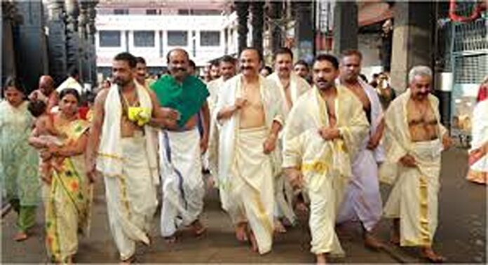 മുഖ്യമന്ത്രിയുടെ ഗുരുവായൂർ ക്ഷേത്രദർശനത്തിലെ വിവാദത്തിൽ പ്രതികരണവുമായി ഗുരുവായൂർ ദേവസ്വം അഡ്മിനിസ്ട്രേറ്റർ മുഖ്യമന്ത്രിയുടെ ഗുരുവായൂർ ക്ഷേത്രദർശനത്തിലെ വിവാദത്തിൽ പ്രതികരണവുമായി ഗുരുവായൂർ ദേവസ്വം അഡ്മിനിസ്ട്രേറ്റർ