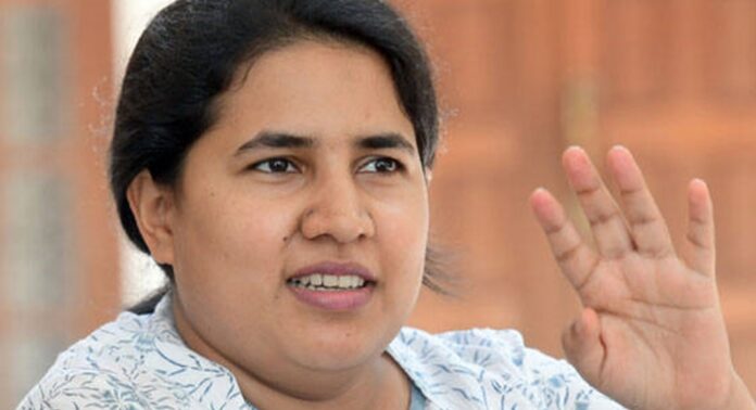 നിർണായക തെളിവുകൾ ലഭിച്ചെന്ന് ഇഡി ; സിഎംആർഎൽ-എക്സാലോജിക് ഇടപാടിൽ വീണക്ക് സമൻസ് അയച്ചേക്കും നിർണായക തെളിവുകൾ ലഭിച്ചെന്ന് ഇഡി ; സിഎംആർഎൽ-എക്സാലോജിക് ഇടപാടിൽ വീണക്ക് സമൻസ് അയച്ചേക്കും